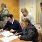 Alcaldesa con vecinos de Los Albarizones