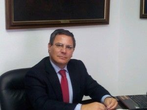 Bernardo-Villar-en-su-despacho-de-Diputación1