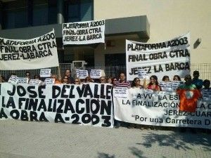 Una treintena de miembros de la Plataforma desplegados en el recorrido de la Vuelta