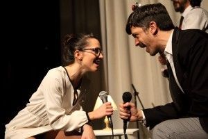 Dos de los actores de "Silencio incondicional en plena actuación"
