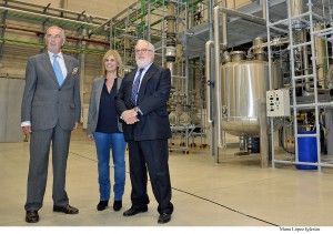 El ministro de Agricultura junto al empresario en las nuevas instalaciones del PCTA